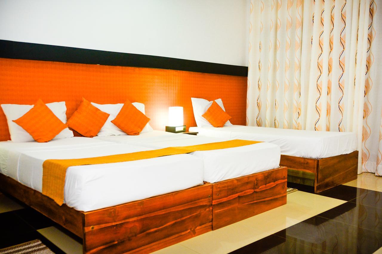 Rainbow Beach Hotel Негомбо Экстерьер фото