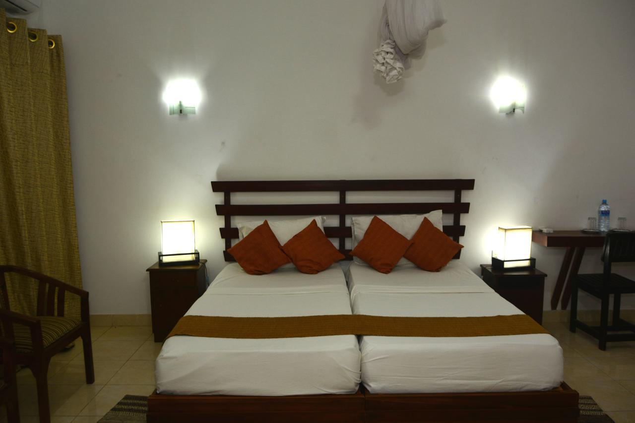 Rainbow Beach Hotel Негомбо Экстерьер фото