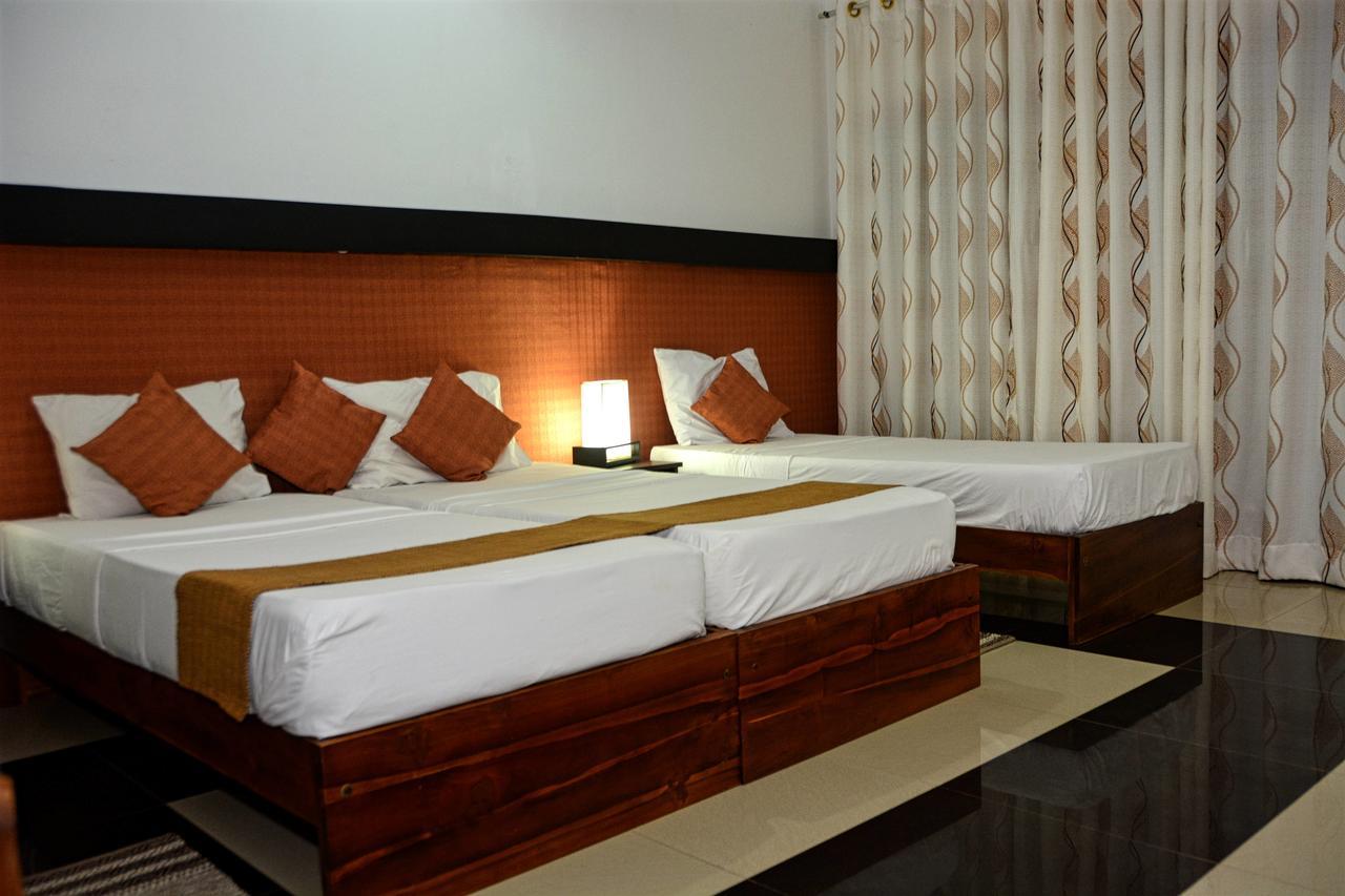 Rainbow Beach Hotel Негомбо Экстерьер фото